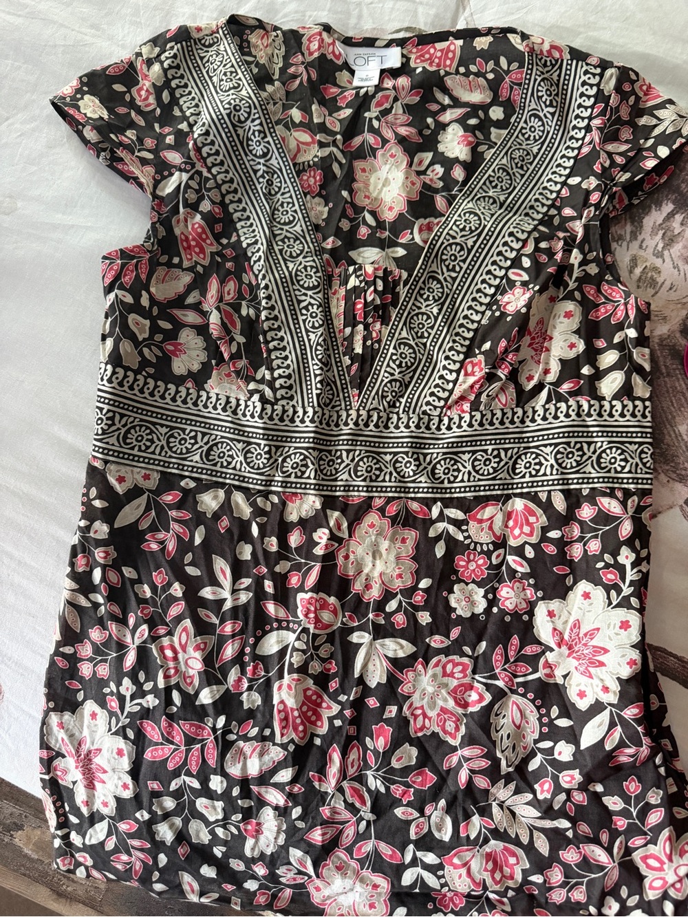 Ann Taylor Black Floral V-Neck Tunic with Pink and Cream Accents
